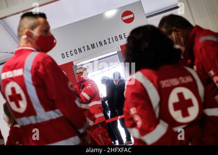 Mauro Scrobogna /LaPresse April 23, 2021&#xa0; Rome, Italy News Coronavirus, health emergency - Tor Vergata Polyclinic - vaccine campaign In the photo: the inauguration of the anti-covid 19 vaccination center set up by the Italian Red Cross at the drive in of the Tor Vergata Polyclinic where the Johnson &amp; Johnson vaccine will be administered Foto Mauro Scrobogna /LaPresse 23&#x2013;04-2021 Roma , Italia News Coronavirus, emergenza sanitaria - Policlinico Tor Vergata - campagna vaccini Nella foto: l&#x2019;inaugurazione del centro vaccinale anti-covid 19 allestito dalla Croce Rossa Italiana Stock Photo