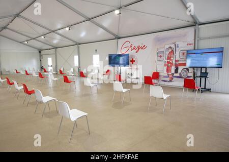 Mauro Scrobogna /LaPresse April 23, 2021&#xa0; Rome, Italy News Coronavirus, health emergency - Tor Vergata Polyclinic - vaccine campaign In the photo: the inauguration of the anti-covid 19 vaccination center set up by the Italian Red Cross at the drive in of the Tor Vergata Polyclinic where the Johnson &amp; Johnson vaccine will be administered Foto Mauro Scrobogna /LaPresse 23&#x2013;04-2021 Roma , Italia News Coronavirus, emergenza sanitaria - Policlinico Tor Vergata - campagna vaccini Nella foto: l&#x2019;inaugurazione del centro vaccinale anti-covid 19 allestito dalla Croce Rossa Italiana Stock Photo