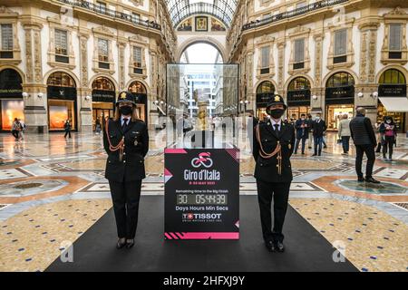 Gian Mattia D'Alberto - LaPresse 2021-04-30 Milan, Italy Sport Soccer The Trofeo Senza Fine awaits the winner of the 104th Giro d’Italia in Milan. in the photo: Milan local police Stock Photo