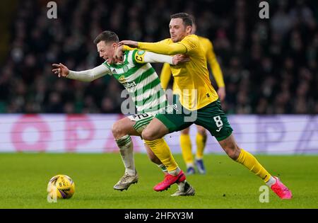 Celtic's Callum McGregor (left) and Hibernian's Drey Wright battle for the ball during the cinch Premiership match at Celtic Park, Glasgow. Picture date: Monday January 17, 2022. Stock Photo