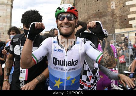 Fabio Ferrari/LaPresse May 21, 2021 Ravenna, Italy Sport Cycling Giro d'Italia 2021 - 104th edition - Stage 13 - from Ravenna to Verona In the pic: NIZZOLO Giacomo (ITA) (TEAM QHUBEKA ASSOS) stage winner Stock Photo