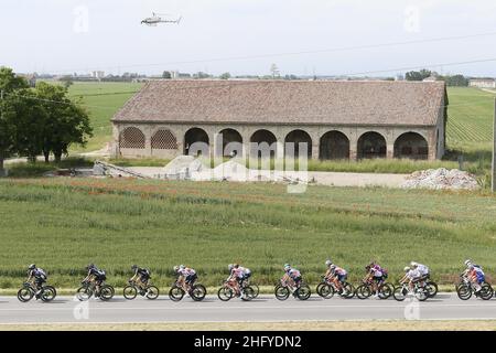 Fabio Ferrari/LaPresse May 21, 2021 Italy Sport Cycling Giro d'Italia 2021 - 104th edition - Stage 13 - from Ravenna to Verona In the pic: during the race. Stock Photo