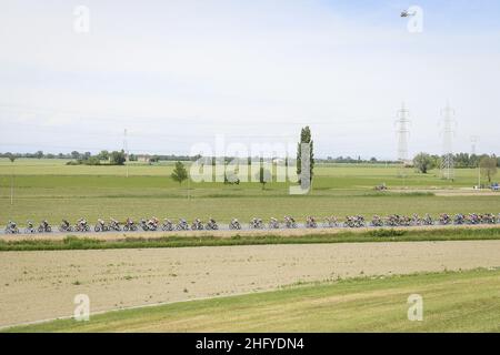 Fabio Ferrari/LaPresse May 21, 2021 Italy Sport Cycling Giro d'Italia 2021 - 104th edition - Stage 13 - from Ravenna to Verona In the pic: during the race. Stock Photo