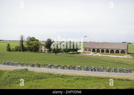 Fabio Ferrari/LaPresse May 21, 2021 Italy Sport Cycling Giro d'Italia 2021 - 104th edition - Stage 13 - from Ravenna to Verona In the pic: during the race. Stock Photo