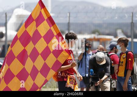 Cecilia Fabiano/LaPresse July 02, 2021 Roma (Italy) Sport Soccer AS Roma, Jos&#xe8; Murinho's arrival at Ciampino airportIn the photo: fans outside the airport Stock Photo