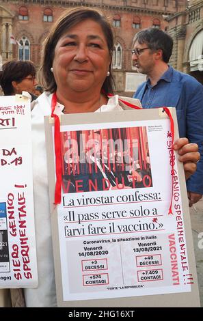 Michele Nucci/LaPresse September 04, 2021 - Bologna, Italy News Demonstrations against vaccine passes or virus restrictions in general in Piazza Maggiore. Stock Photo