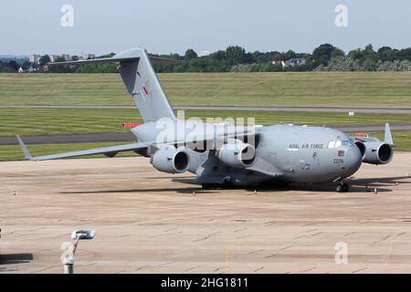 Royal Air Force Boeing C-17 Globemaster II transport aircraft at Birmingham airport Stock Photo