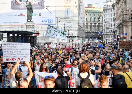 Claudio Furlan/LaPresse September 18, 2021 Milano , Italy News No Green Pass demonstration in the center of Milan Stock Photo
