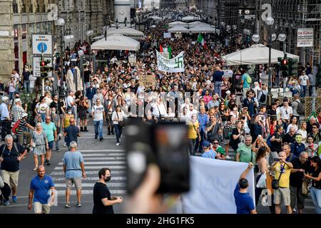 Claudio Furlan/LaPresse September 18, 2021 Milano , Italy News No Green Pass demonstration in the center of Milan Stock Photo