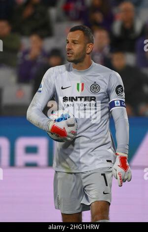 Foto Alfredo Falcone / LaPresse21 Settembre 2021 Firenze, ItaliaSport CalcioFiorentina - Inter - Campionato di Calcio Serie A 2021/2022 - Stadio Artemio Franchi di FirenzeNella foto: handanovicPhoto Alfredo Falcone / LaPresseSeptember 21, 2021 Florence, ItalySport SoccerFiorentina - Inter - Italian Football Championship League A 2021/2022 - Artemio Franchi stadium of FlorenceIn the pic: handanovic Stock Photo