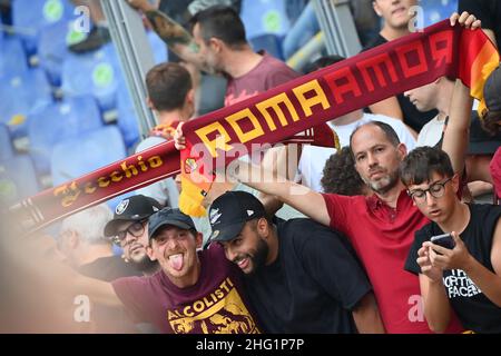 Foto Alfredo Falcone / LaPresse26 Settembre 2021 Roma, ItaliaSport CalcioLazio - Roma - Campionato di Calcio Serie A 2021/2022 - Stadio Olimpico di RomaNella foto: tifosiPhoto Alfredo Falcone / LaPresseSeptember 26, 2021 Rome, ItalySport SoccerLazio - Roma - Italian Football Championship League A 2021/2022 - Olympic stadium of RomeIn the pic: supporters Stock Photo