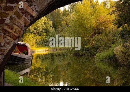 Narrowboat on the Grand Union Canal in Bletchley, Milton Keynes Stock Photo