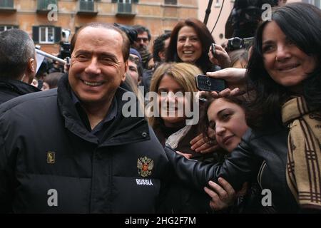 After a month of convalescence italian Prime Minister Silvio Berlusconi returns to his residence at Palazzo Grazioli, Rome Stock Photo