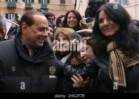 After a month of convalescence italian Prime Minister Silvio Berlusconi returns to his residence at Palazzo Grazioli, Rome Stock Photo