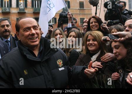 After a month of convalescence italian Prime Minister Silvio Berlusconi returns to his residence at Palazzo Grazioli, Rome Stock Photo