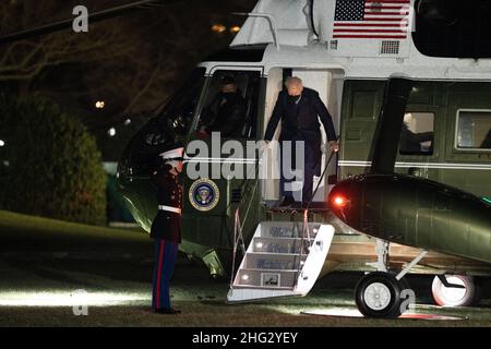 Washington, United States Of America. 17th Jan, 2022. United States President Joe Biden returns to the White House in Washington, DC after spending the weekend in Wilmington, Delaware, January 17, 2022. Credit: Chris Kleponis/Pool/Sipa USA Credit: Sipa USA/Alamy Live News Stock Photo