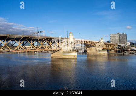 Governor Tom McCall Waterfront Park is park located in downtown Portland, Oregon, along the Willamette River. Stock Photo