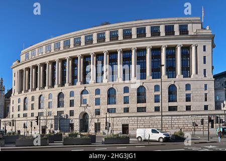 100 Victoria Embankment, London, UK. Global headquarters of Unilever Stock Photo