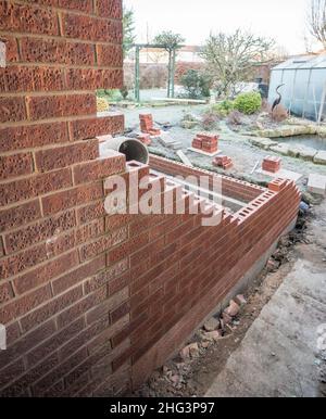 Toothing Extending a brick wall by toothing out or using interlocking bricks ...