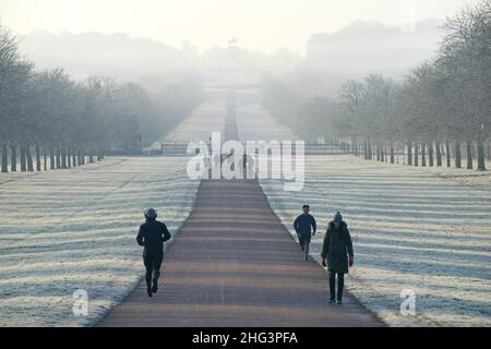 Runners and walkers make use of the Long Walk near Windsor Castle, Berkshire, as the country wakes up after a night when temperatures again dipped below freezing. Picture date: Tuesday January 18, 2022. Stock Photo