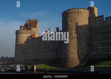 Windsor, Berkshire, UK. 18th January, 2022. Blue skies over Windsor Castle as the fog lifted this morning. Credit: Maureen McLean/Alamy Live News Stock Photo