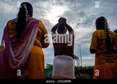 Kuala Lumpur, Malaysia. 18th Jan, 2022. Hindu devotees perform a religious ritual to celebrate the Thaipusam festival at Batu Caves on the outskirts of Kuala Lumpur, Malaysia, Jan. 18, 2022. Credit: Zhu Wei/Xinhua/Alamy Live News Stock Photo