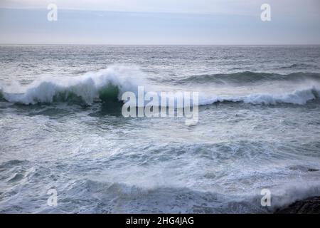 Waves come in from Atlantic swells at Chapel Porth beach on Cornwall's north coast Stock Photo