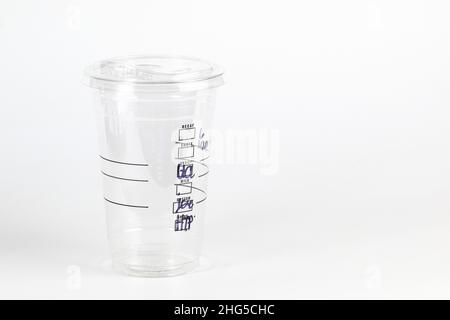 https://l450v.alamy.com/450v/2hg5chc/real-empty-plastic-clear-cup-with-flat-lid-and-checkbox-for-mark-detail-on-side-isolated-on-white-2hg5chc.jpg