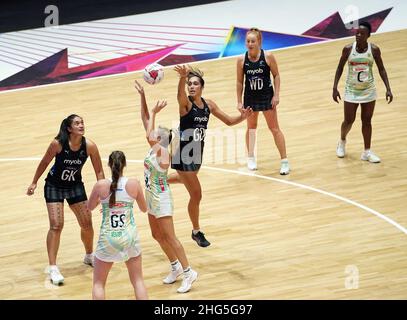 New Zealand's Phoenix Karaka (right) in action during the Netball Quad Series match at the Copper Box Arena, London. Picture date: Tuesday January 18, 2022. Stock Photo