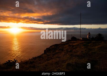 Panoramic view of the iconic lighthouse of Ponta do Pargo, Madeira, during a very beautiful sunset over the Atlantic Ocean Stock Photo