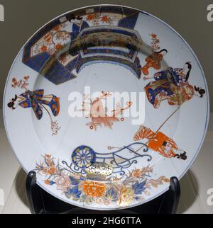 Shallow bowl with genre scene, Japan, Arita, Edo period, 1700-1740s AD, enamelled Imari ware Stock Photo