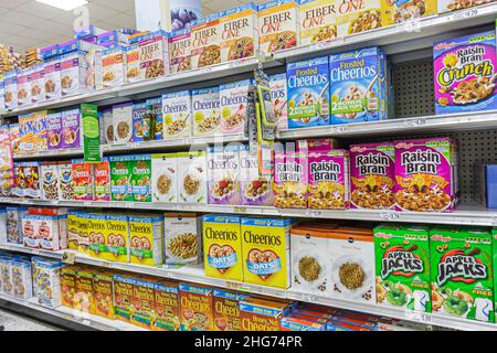 Miami Beach Florida,Publix Grocery Store,supermarket shelf shelves,breakfast cereal cereals boxes,Kellogg's Post General Mills Cheerios Raisin Bran
