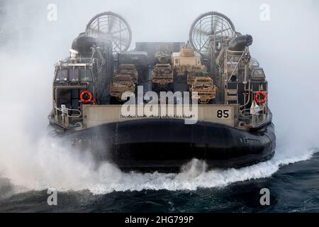 A U.S. Navy landing craft, air cusioned with Assault Craft Unit 4, transport the Ground Combat Element of the 22nd Marine Expeditionary Unit onto amphibious assault ship USS Kearsarge (LHD 3), for Composite Training Unit Exercise (COMPTUEX), Jan. 15, 2022. COMPTUEX is the last at-sea period of the ARG/MEU Predeployment Training Program. COMPTUEX is the final certifying step before the ARG/MEU team to demonstrate its readiness to deploy. (U.S. Marine Corps photo by Cpl. Yvonna Guyette) Stock Photo