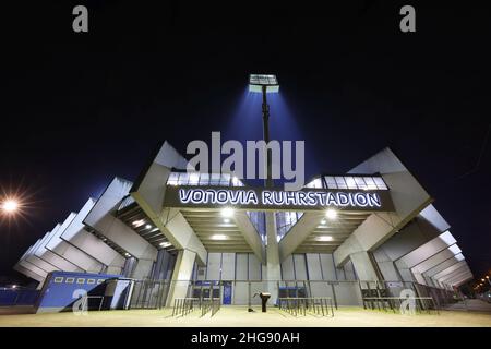 Bochum, Deutschland. 18th Jan, 2022. firo : 01/18/2022, Fuvuball, 1st Bundesliga, season 2021/2022, DFB Cup, 3rd round, VfL Bochum - FSV FSV FSV Mainz 05 3:1 VONOVIA Ruhrstadion, view of the auvue at aftert, floodlights, without fans, Credit: dpa/Alamy Live News Stock Photo