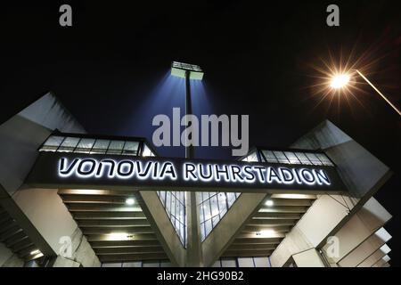 Bochum, Deutschland. 18th Jan, 2022. firo : 01/18/2022, Fuvuball, 1st Bundesliga, season 2021/2022, DFB Cup, 3rd round, VfL Bochum - FSV FSV FSV Mainz 05 3:1 VONOVIA Ruhrstadion, view of the auvue at aftert, floodlights, without fans, Credit: dpa/Alamy Live News Stock Photo