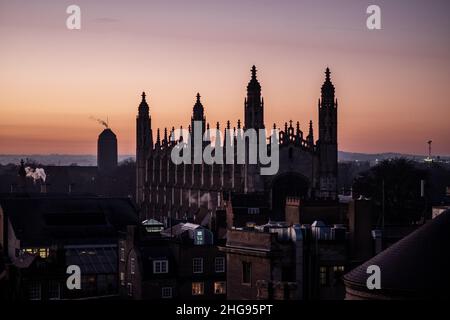 Kings College Chapel Cambridge Skyline at Dusk - Rooftops of Cambridge including Kings College Chapel and Cambridge University Library building. Stock Photo