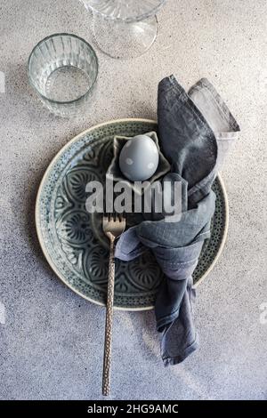 Festive Easter place setting decorated with a painted Easter egg Stock Photo