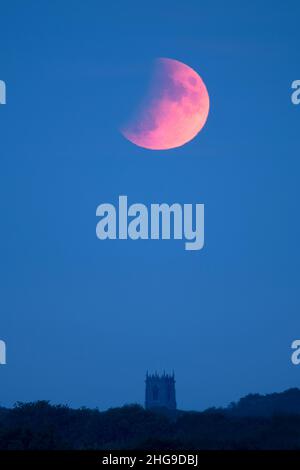 Partial lunar eclipse over Tower Bridge in London Stock Photo - Alamy