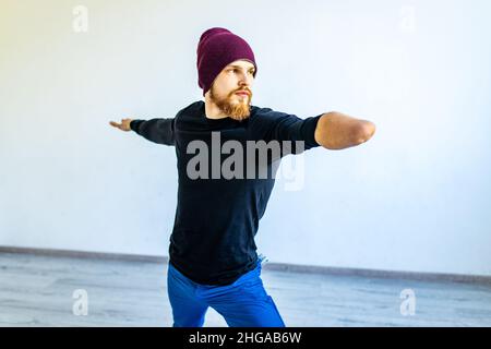 amputees handisport young man doing yoga exercises indoors at home Stock Photo