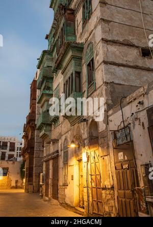 Old house with wooden mashrabiya in al-Balad quarter, Mecca province, Jeddah, Saudi Arabia Stock Photo