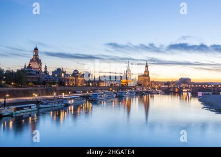 City view at blue hour with Elbe and Academy of Arts, Church of Our Lady, Bruehlsche Terrasse, Sekundogenitur, Staendehaus, Hofkirche and Semperoper Stock Photo