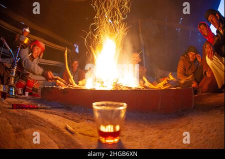 A day in the life of a young Bedouin man living from tourism in Jordan's Wadi rum desert on December 25, 2021 Stock Photo