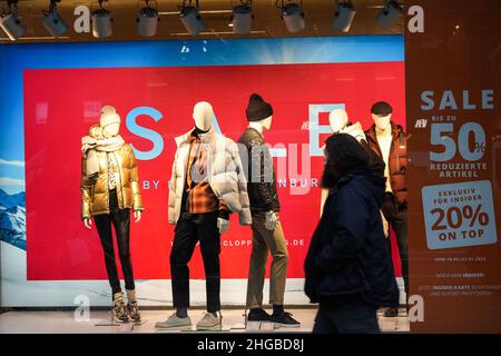 Berlin, Germany. 19th Jan, 2022. A pedestrian walks past a show window in Berlin, capital of Germany, on Jan. 19, 2022. Germany's annual inflation rate reached 3.1 percent in 2021, the highest level since 1993, the Federal Statistical Office (Destatis) announced on Wednesday. Credit: Stefan Zeitz/Xinhua/Alamy Live News Stock Photo