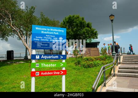 Woldenberg Riverfront Park sign in the park on the bank of Mississippi River in French Quarter in New Orleans, Louisiana LA, USA. Stock Photo