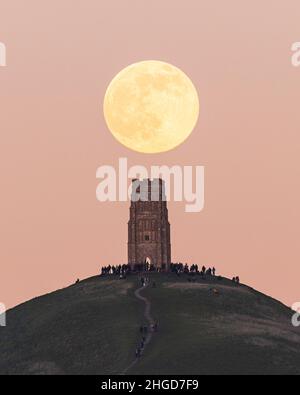 January full wolf moon rising over St Michael's Tower on Glastonbury Tor Stock Photo