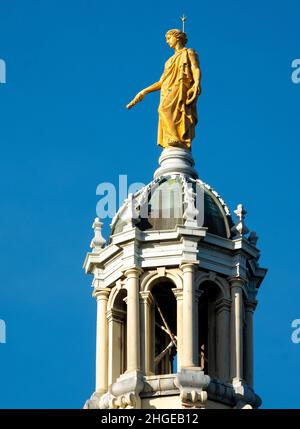 View of the gold statue statue representing Fame, on top of central octagonal dome of the Bank of Scotland, the Mound, Edinburgh. Stock Photo