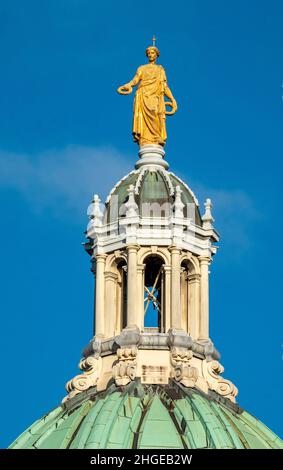 View of the gold statue statue representing Fame, on top of central octagonal dome of the Bank of Scotland, the Mound, Edinburgh. Stock Photo