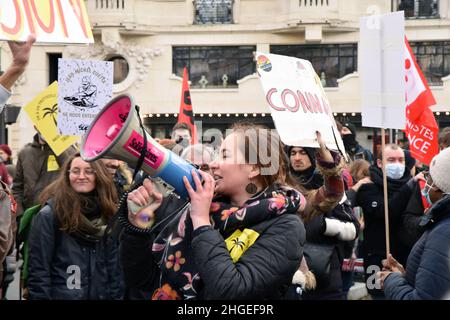 Paris, France. 20th Jan, 2022. Demonstration by teachers against the health protocol and the lack of means to deal with Covid-19 in schools, in Paris, France on January 20, 2022. Photo by Patrice Pierrot/ABACAPRESS.COM Credit: Abaca Press/Alamy Live News Stock Photo