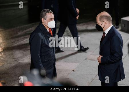 Berlin, Germany. 20th Jan, 2022. OLAF SCHOLZ, Chancellor of Germany with IGNAZIO CASSIS, President of Switzerland in Berlin. IGNAZIO CASSIS was elected President of the Swiss Confederation for 2022. (Credit Image: © Ralph Pache/PRESSCOV via ZUMA Press Wire) Stock Photo
