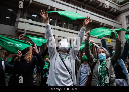 Bogota, Colombia. 20th Jan, 2022. Women demonstrate in support of the decriminalization of Abortions outside the Colombian Constitutional Court house in Bogota, Colombia on January 20, 2022 Credit: Long Visual Press/Alamy Live News Stock Photo